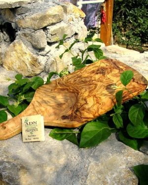 Planche à découper en bois d'olivier avec rigole et poignée 50cm -  Provence-Olivier